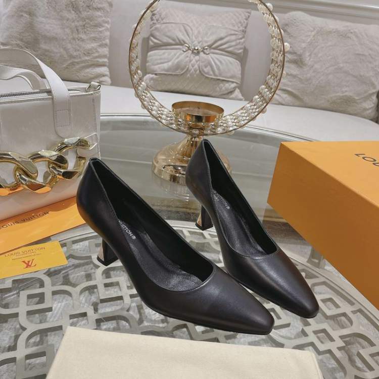 Picture of Louis Vuitton Shoes _SKUGuccisz35-41613522.5cmmnf0104